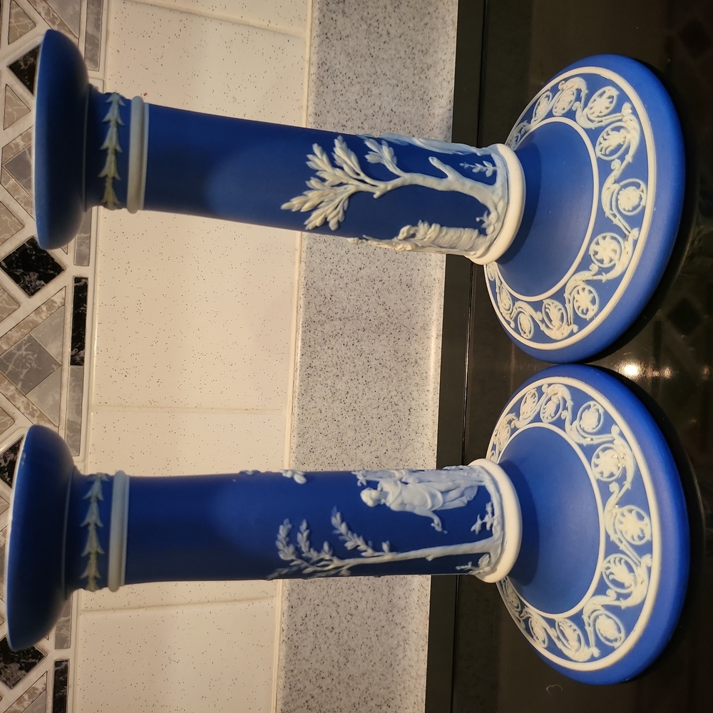 Pair of Dark Blue Wedgwood Jasperware Candlesticks Candle Holders 7 3/4" - Picture 4 of 16
